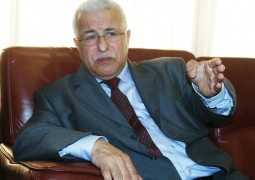 Mohamed Benmeradi, ministre de l'Industrie