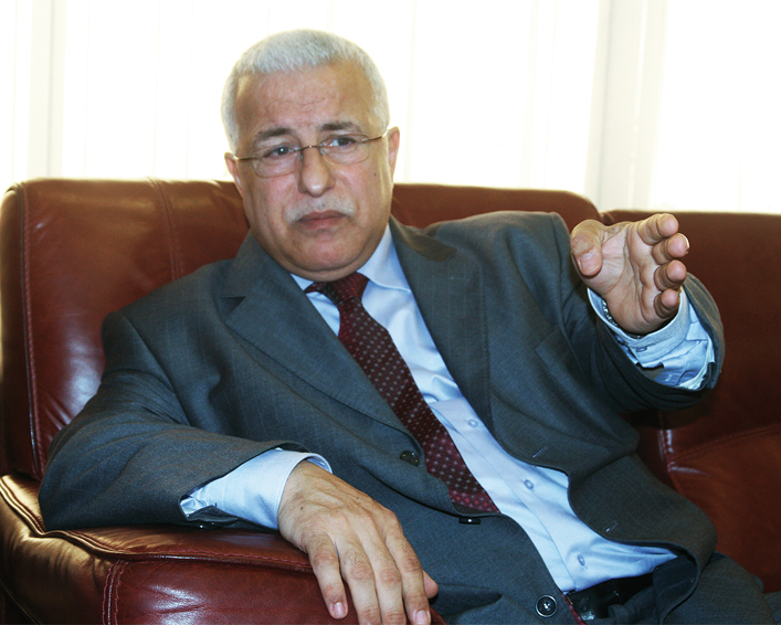 Mohamed Benmeradi, ministre de l'Industrie