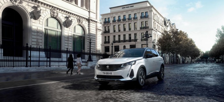 Le premier véhicule électrique hybride rechargeable PEUGEOT dévoilé aux Emirats Arabes Unis