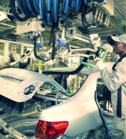 Afrique-du-Sud-lancement-d’une-usine-de-pièces-automobiles-768x512