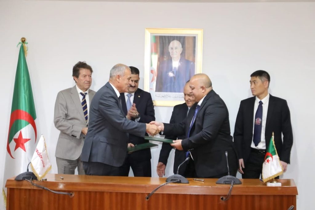 Sous-traitance: signature d’un protocole d’accord entre SPA ALGERIA FAW TRUCKS INDUSTRIES et COSIDER ALREM IMG_5724